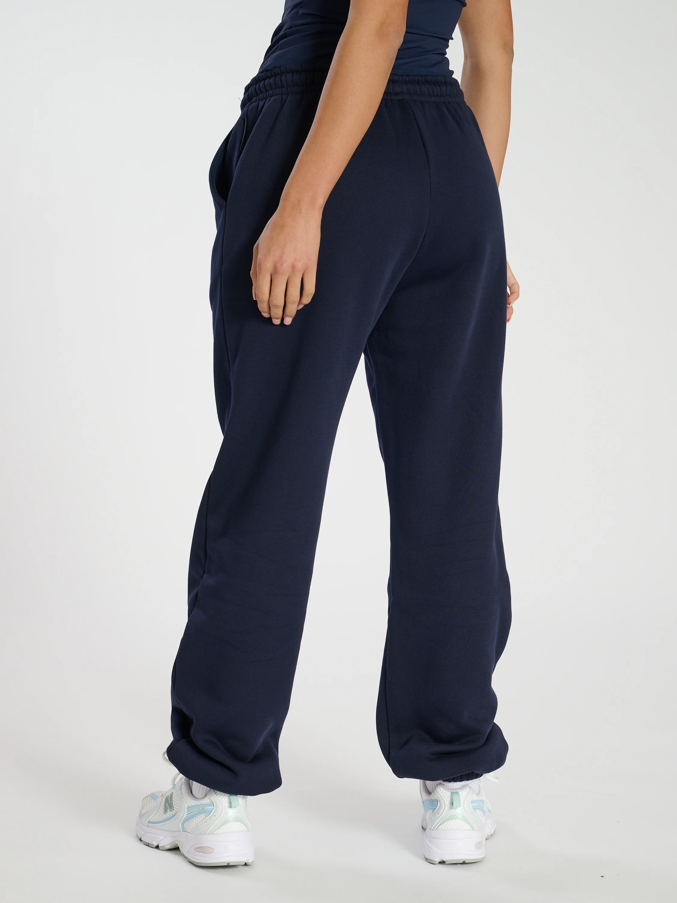 Lax Cuffed Joggers in Navy - Image 3
