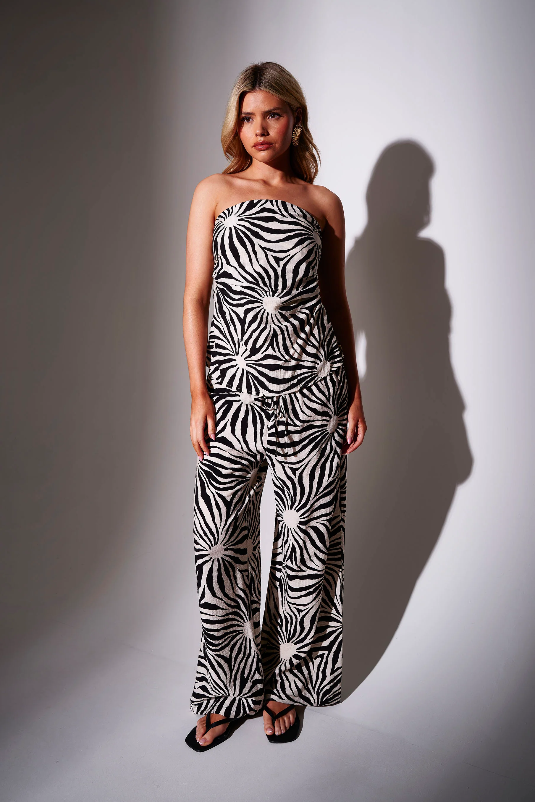 Sunburst Wide Leg Trousers in Monochrome - Image 2