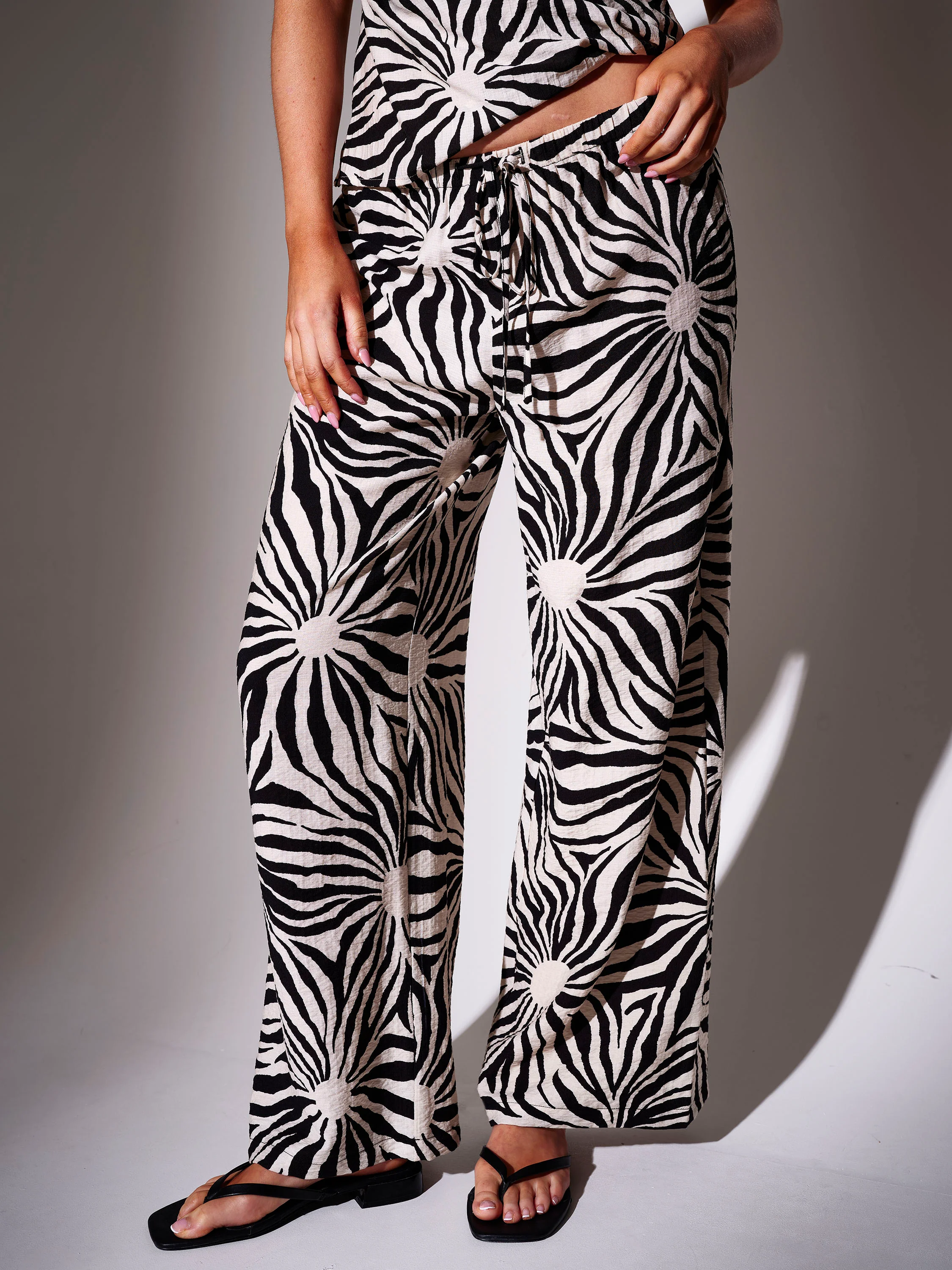 Sunburst Wide Leg Trousers in Monochrome - Image 3
