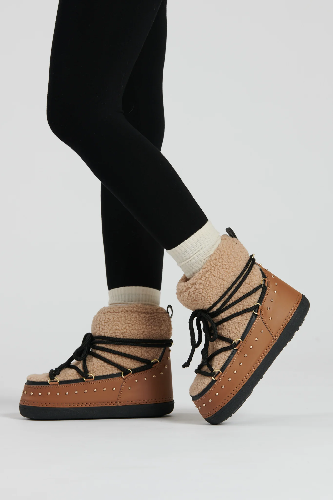 Slope Borg Detail Snow Boots in Toffee & Black - Image 2