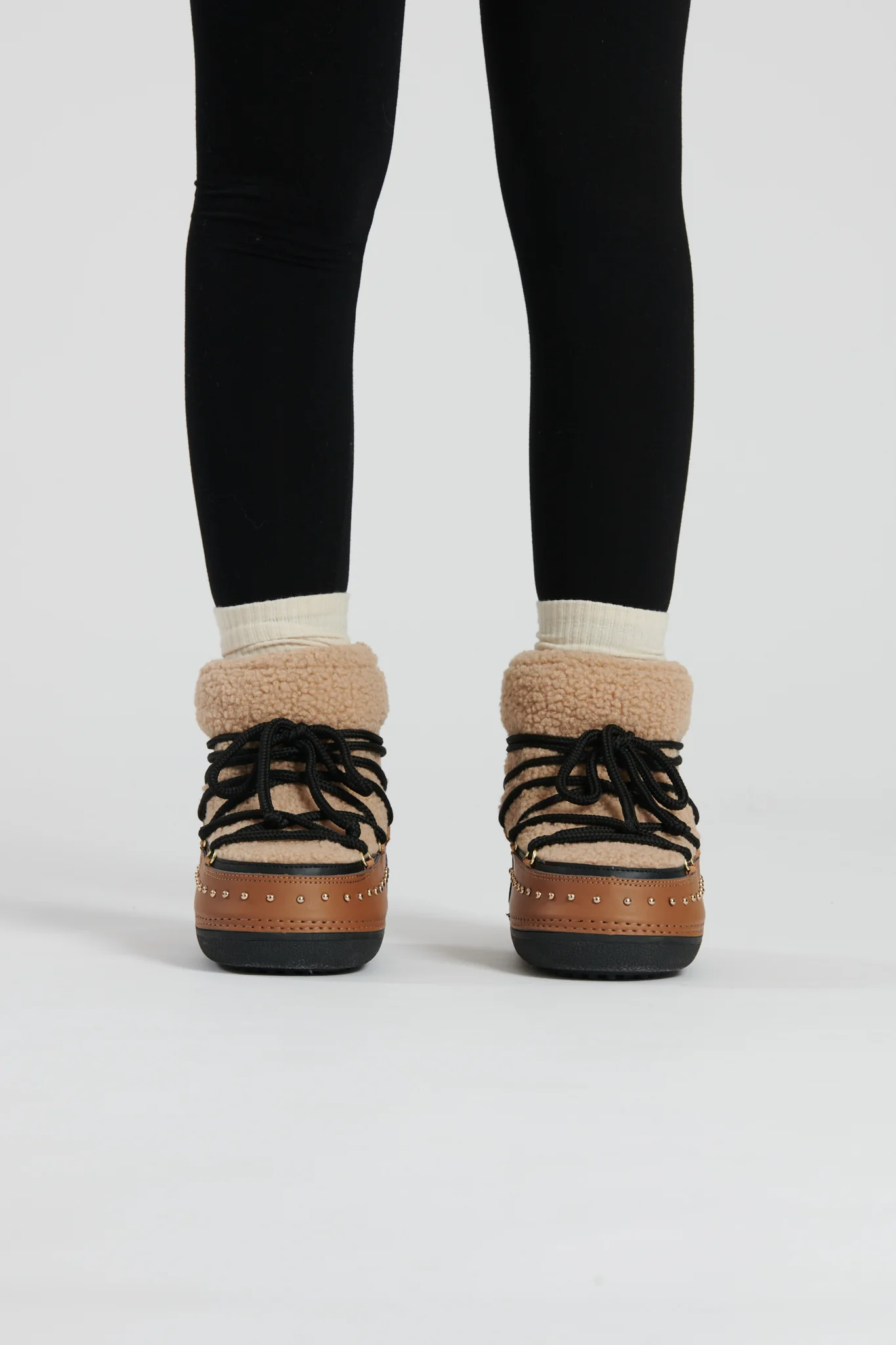 Slope Borg Detail Snow Boots in Toffee & Black - Image 3